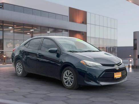 Used 2018 Toyota Corolla LE w/ Carpet Mat Package (TMS) FWD image 13