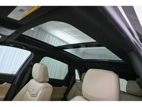 Used 2018 Cadillac XT5 Luxury w/ Driver Awareness Package image 11