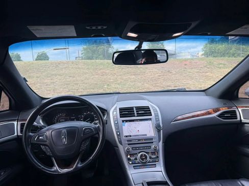 Used 2017 Lincoln MKZ Reserve FWD image 6
