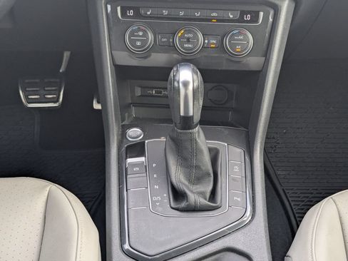 Used 2020 Volkswagen Tiguan SE R-Line FWD image 21