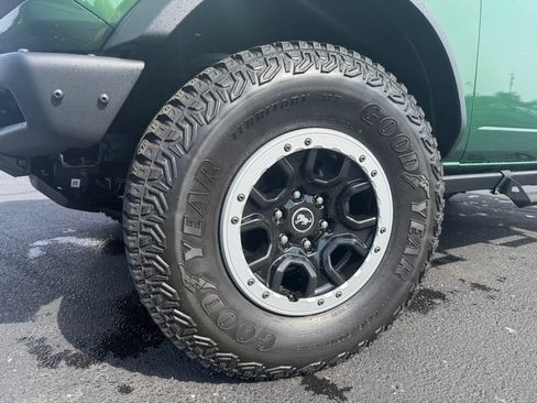 Used 2024 Ford Bronco Badlands w/ Sasquatch Package AWD/4WD image 11