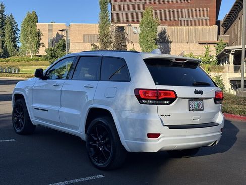 Used 2019 Jeep Grand Cherokee Altitude AWD/4WD image 3