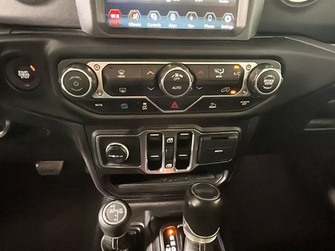Used 2023 Jeep Wrangler Unlimited Sahara AWD/4WD image 25