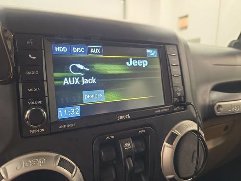Used 2013 Jeep Wrangler Unlimited Sahara w/ Connectivity Group AWD/4WD image 46