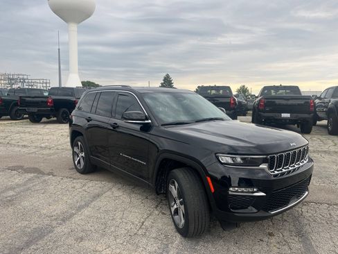 Used 2023 Jeep Grand Cherokee 4WD 4xe image 4