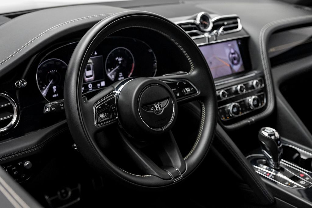 Used 2023 Bentley Bentayga Extended Wheelbase AWD/4WD image 22