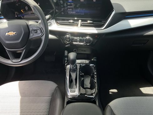 Used 2025 Chevrolet Trax LT FWD image 13