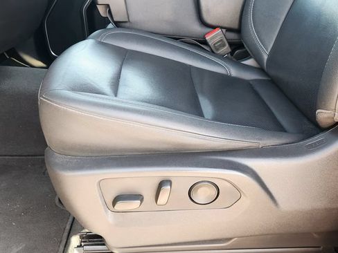 Certified 2025 GMC Sierra 1500 SLT RWD image 23