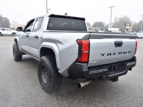 Used 2024 Toyota Tacoma SR image 7