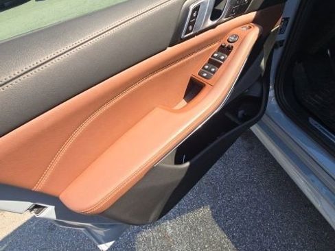 Used 2024 BMW X5 xDrive40i w/ M Sport Package image 12