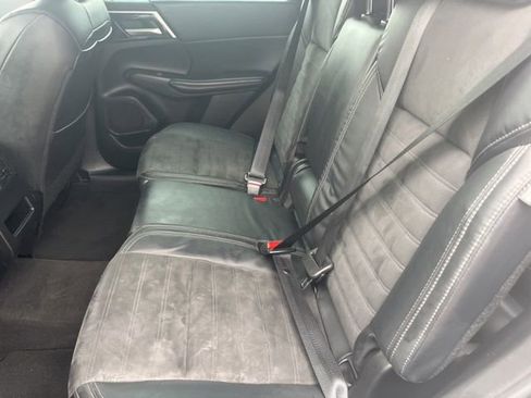 Used 2022 Mitsubishi Outlander SE image 11