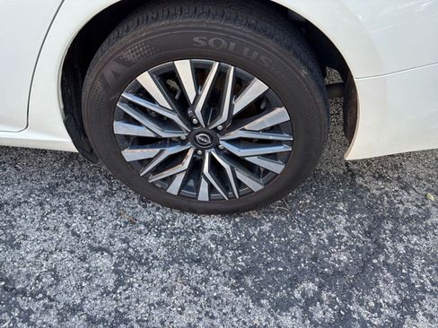 Used 2025 Nissan Altima 2.5 SV FWD image 24