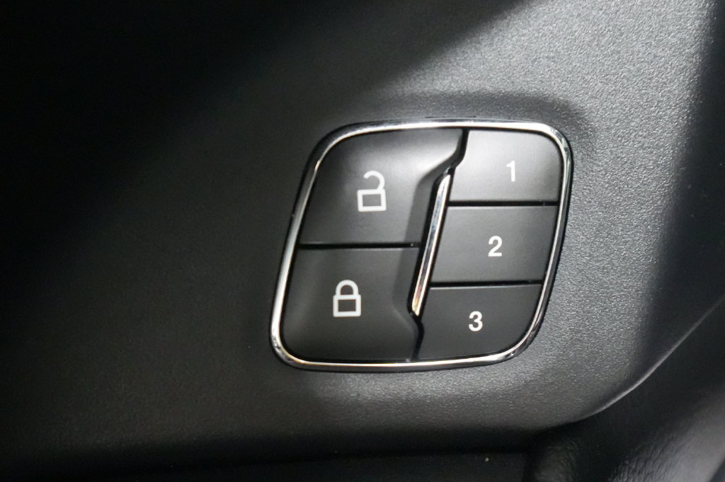 Used 2020 Ford Expedition Limited w/ Equipment Group 302A AWD/4WD image 18