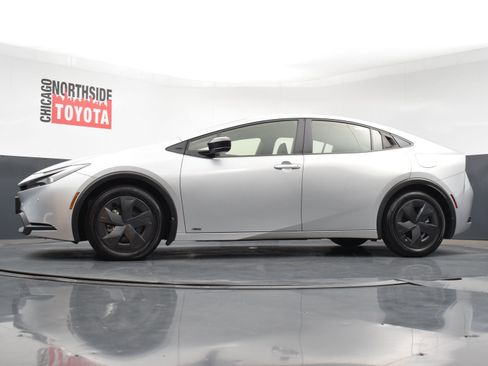 Used 2025 Toyota Prius LE image 24