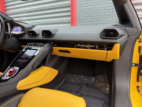Used 2021 Lamborghini Huracan EVO image 20