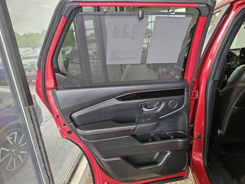 Used 2025 Honda Pilot TrailSport image 16