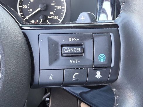 Used 2025 Nissan Pathfinder SL AWD/4WD image 35