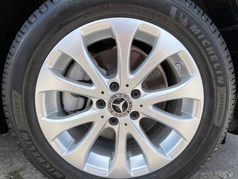 Used 2018 Mercedes-Benz E 300 4MATIC w/ Premium 1 Package image 11