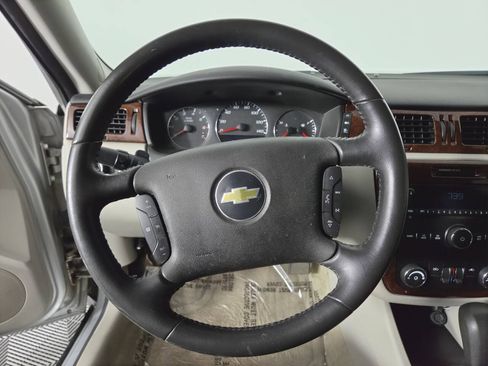Used 2011 Chevrolet Impala LT FWD image 24