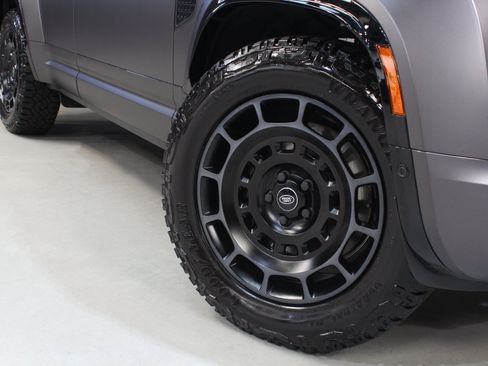 Used 2025 Land Rover Defender 110 AWD/4WD image 20