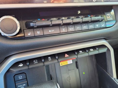Used 2023 Toyota Tundra Limited AWD/4WD image 19