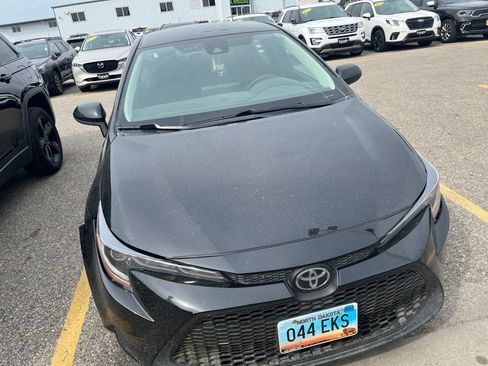 Used 2020 Toyota Corolla LE FWD image 2