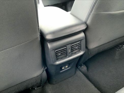 Used 2021 Toyota RAV4 XLE FWD image 39