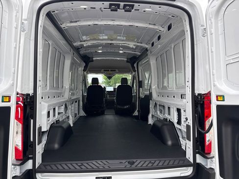 New 2026 Ford Transit 250 148 Medium Roof RWD image 21