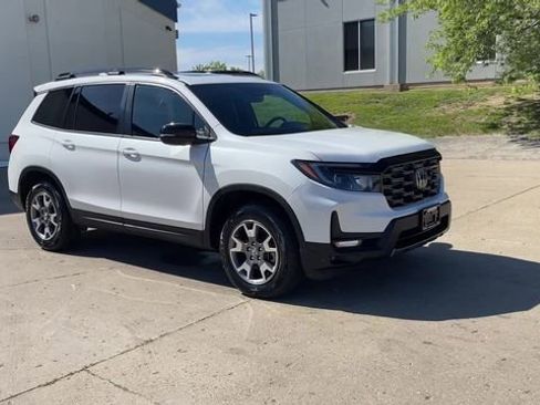 Used 2023 Honda Passport TrailSport image 2