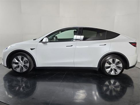 Used 2020 Tesla Model Y Long Range image 3
