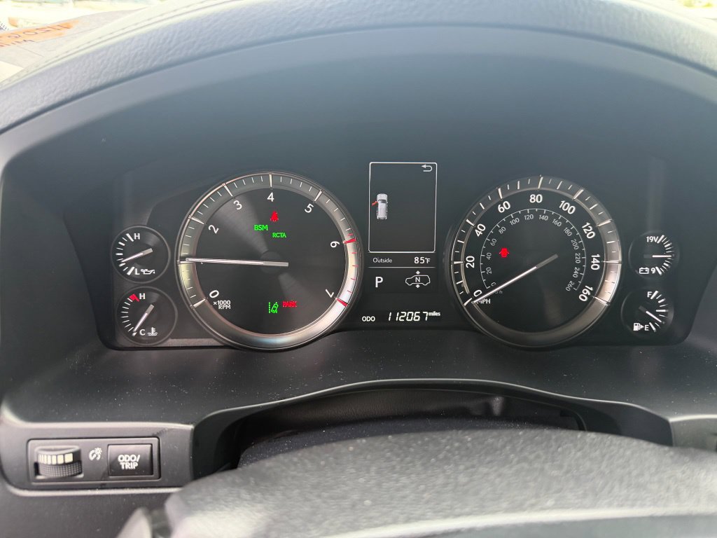 Used 2020 Lexus LX 570 4WD w/ Luxury Package image 12