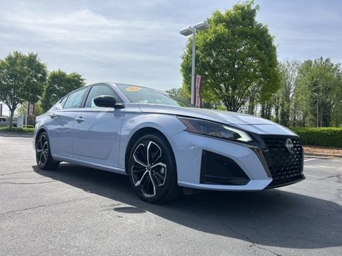 Used 2024 Nissan Altima 2.5 SR FWD image 4