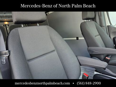 Used 2025 Mercedes-Benz Sprinter 2500 image 21