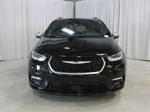 Used 2026 Chrysler Pacifica Pinnacle FWD image 40