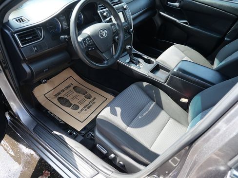 Used 2017 Toyota Camry LE image 9