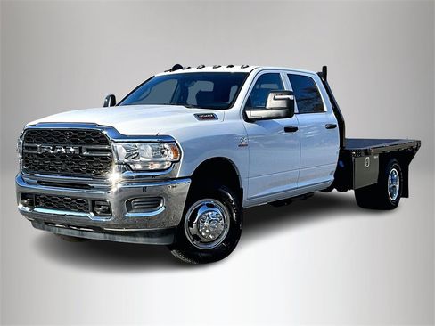 Used 2024 RAM 3500 Tradesman w/ Chrome Appearance Group image 4