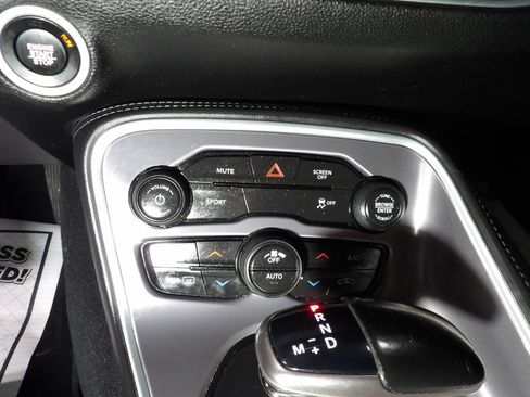 Used 2019 Dodge Challenger SXT image 11