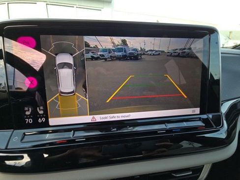 Used 2025 Volkswagen Atlas Cross Sport SEL Premium R-Line image 3