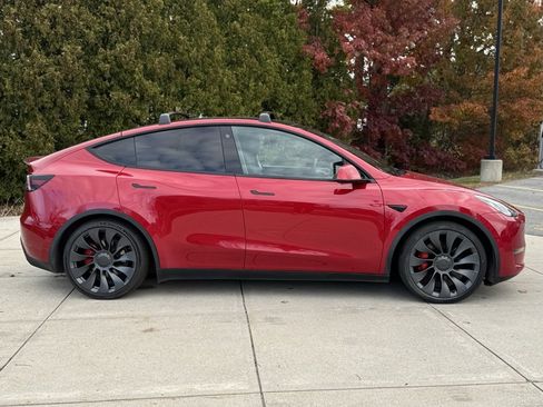 Used 2022 Tesla Model Y Performance image 7