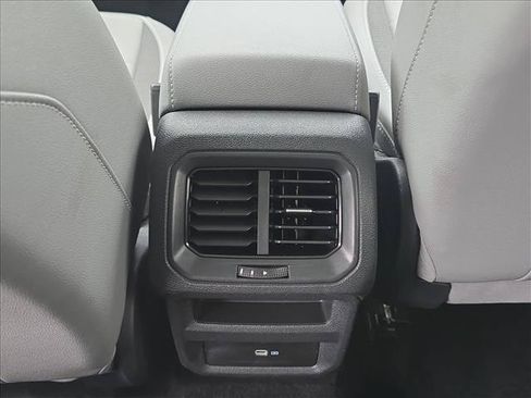 Used 2023 Volkswagen Taos SE w/ Panoramic Sunroof Package FWD image 21