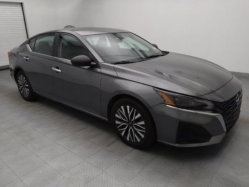 Used 2024 Nissan Altima 2.5 SV image 11