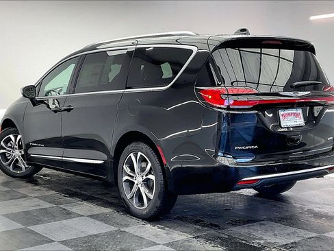 New 2026 Chrysler Pacifica Pinnacle image 2
