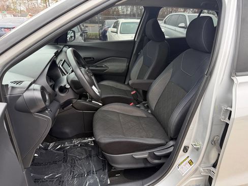 Used 2018 Nissan Kicks S image 8