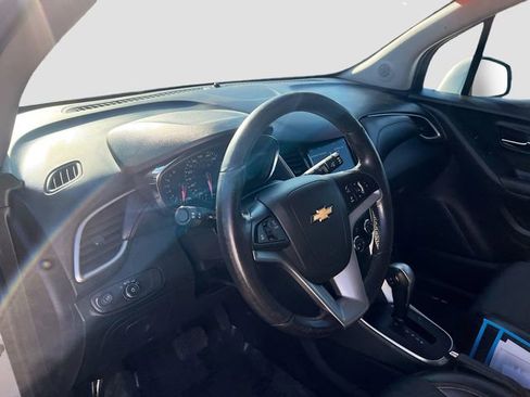 Used 2022 Chevrolet Trax LT w/ Driver Confidence Package image 9