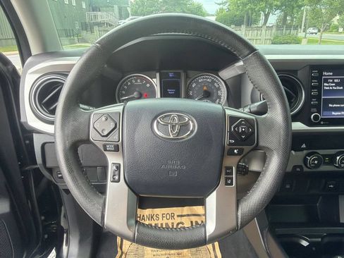 Used 2020 Toyota Tacoma SR5 w/ SR5 Appearance Package (SM) RWD image 22