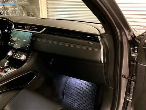 Certified 2025 Jaguar F-PACE R-Dynamic S image 25