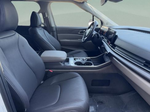 New 2026 Kia Carnival EX FWD image 27
