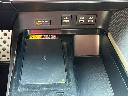 Used 2025 Toyota Camry SE FWD image 32