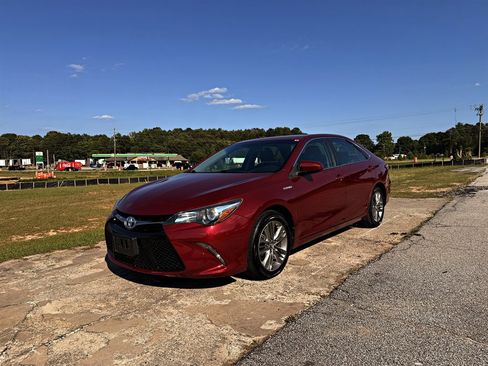 Used 2015 Toyota Camry SE w/ Moonroof Package FWD image 1
