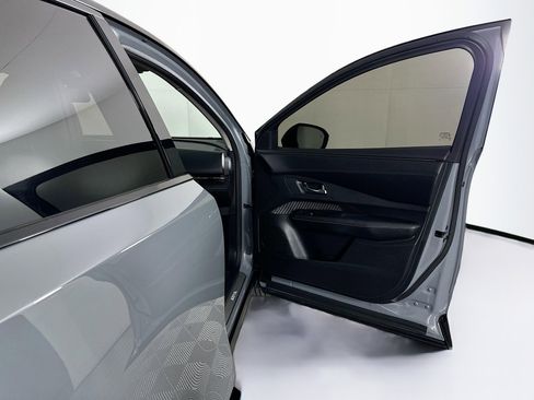 Used 2023 Nissan Ariya AWD image 33